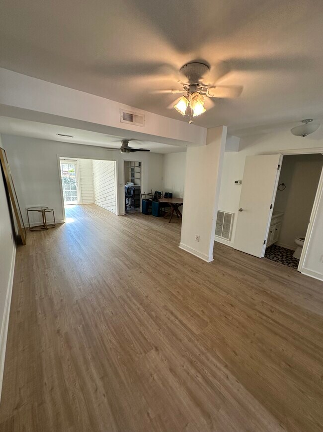 Building Photo - 951 Beresford Ct