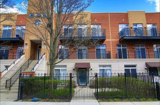 Foto del edificio - 1033 E 46th St
