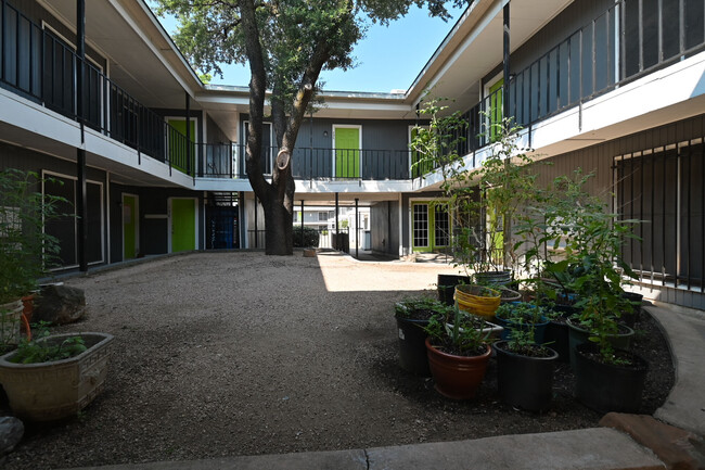 Building Photo - Palmera Apartments
