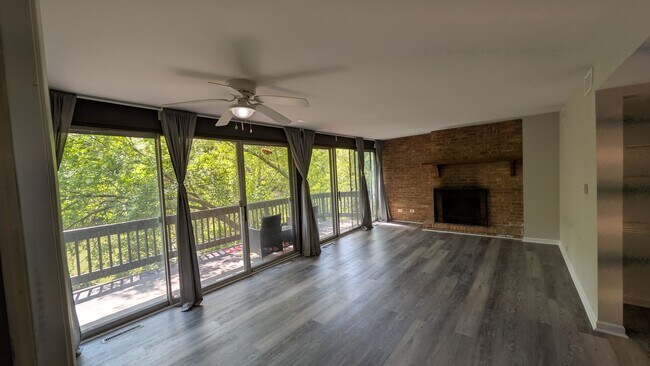 Building Photo - 5534 E Lake Dr