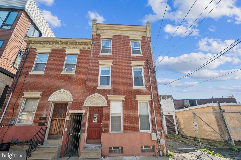 Primary Photo - 1217 E Berks St