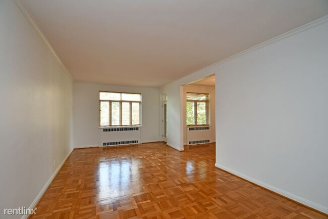 Building Photo - 1 br, 1 bath Condo - 2374 Madison Road