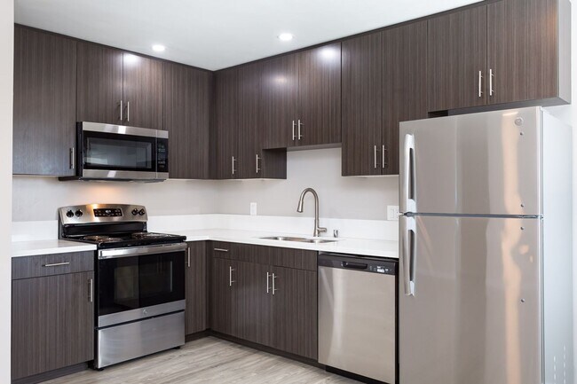 Foto del edificio - COMING SOON OCTOBER 10th!!! Renovated 2x2 ...