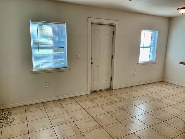 Foto del edificio - 2 bed 2 bath close to downtown Bradenton