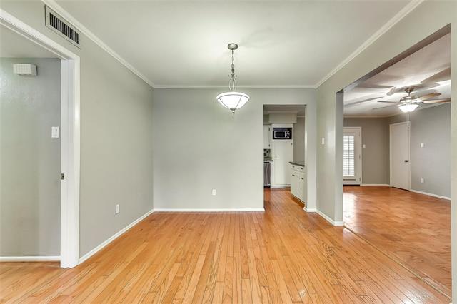 Foto del edificio - 5811 E University Blvd