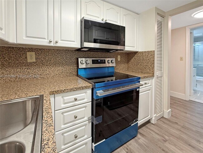 Foto del edificio - 995 SW 84th Ave