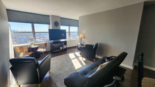 Foto del edificio - 655 W Irving Park Rd