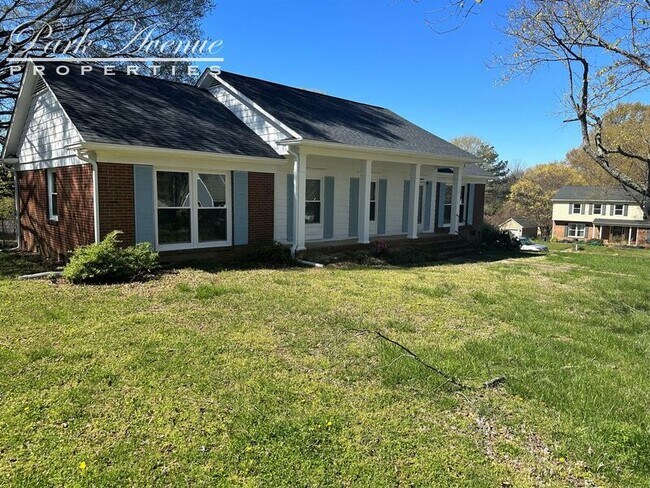 Building Photo - 1700 Bonnie Ln