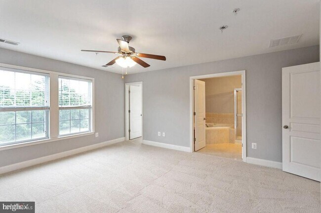 Building Photo - 3 br, 2.5 bath Townhome - 8864 Purple Iris Ln