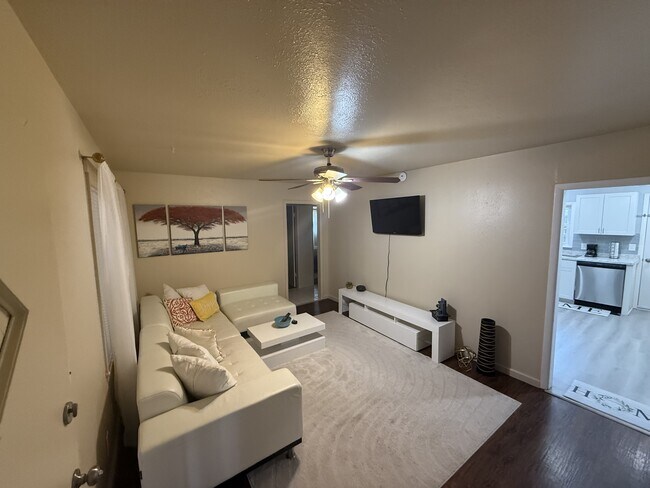 Foto del edificio - 1215 E Beverly St