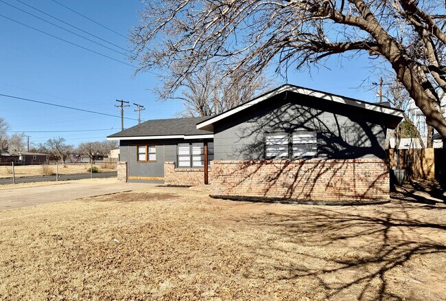 Building Photo - Fully Remodeled 4 Bedroom / 3 Bath Home with Two Primary Suites!