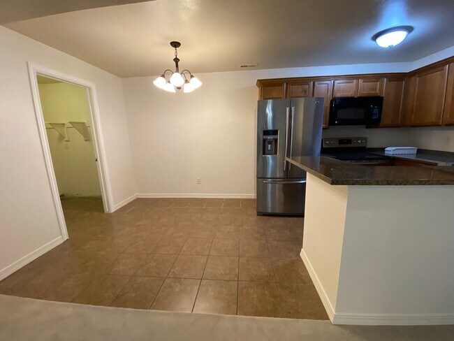 Foto del edificio - 2 Bed 1 Bath Condo