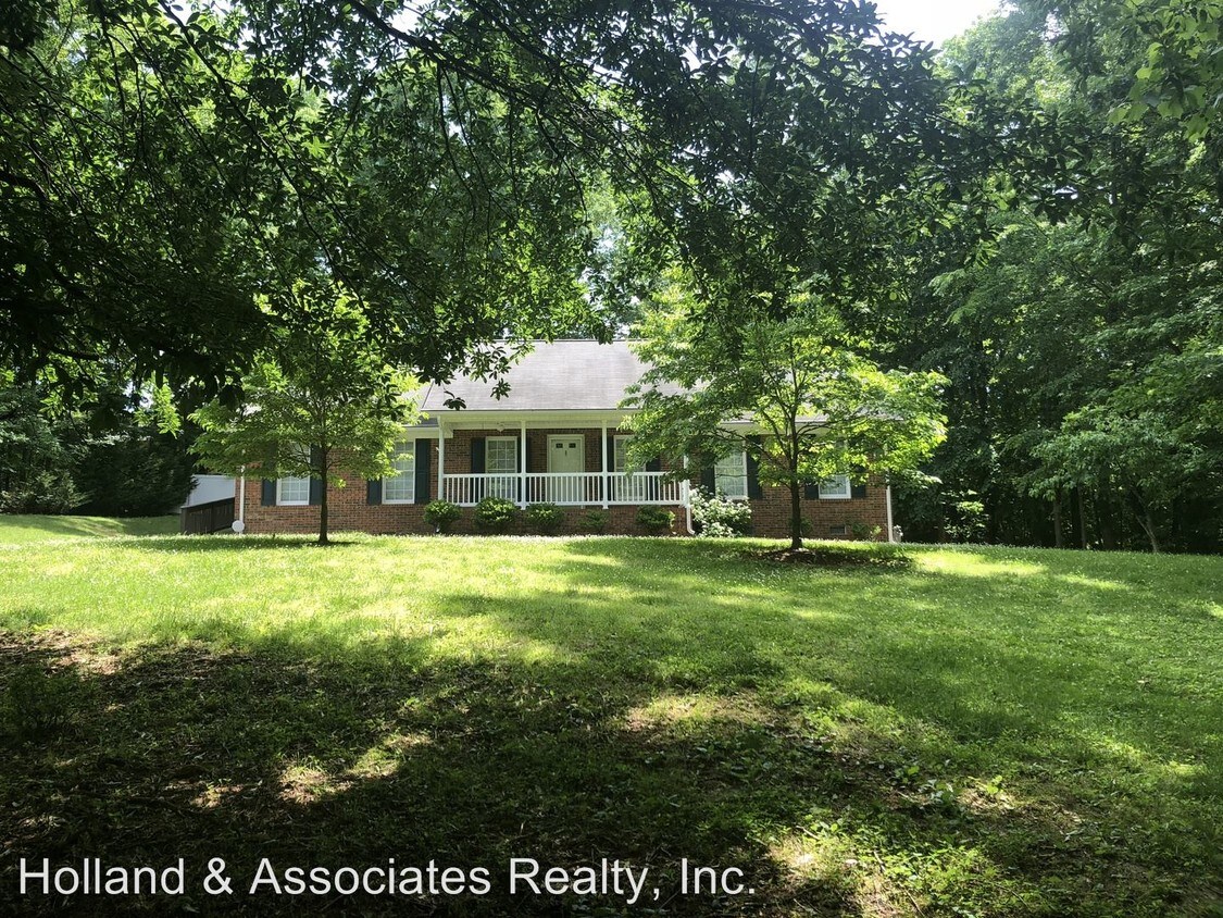 Primary Photo - 3 br, 2 bath House - 632 S. Madison Street