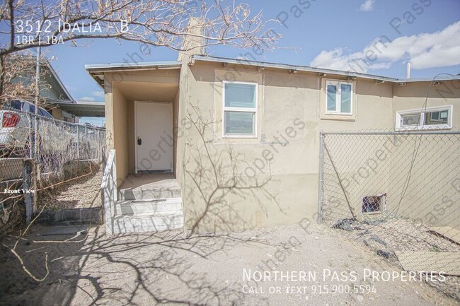 Building Photo - 1 BDR Duplex with Private Entrance!