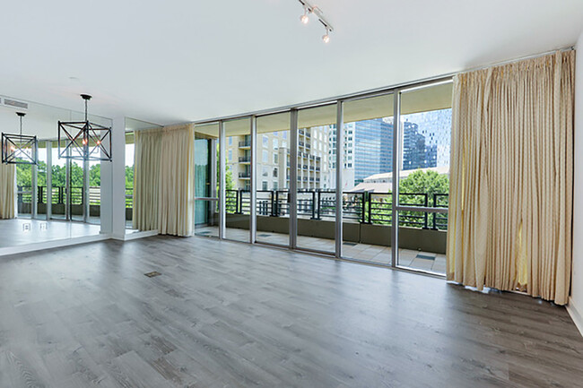 Foto del edificio - 700 Park Regency Pl NE