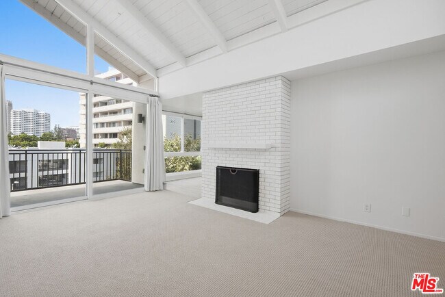 Foto del edificio - 1340 S Beverly Glen Blvd