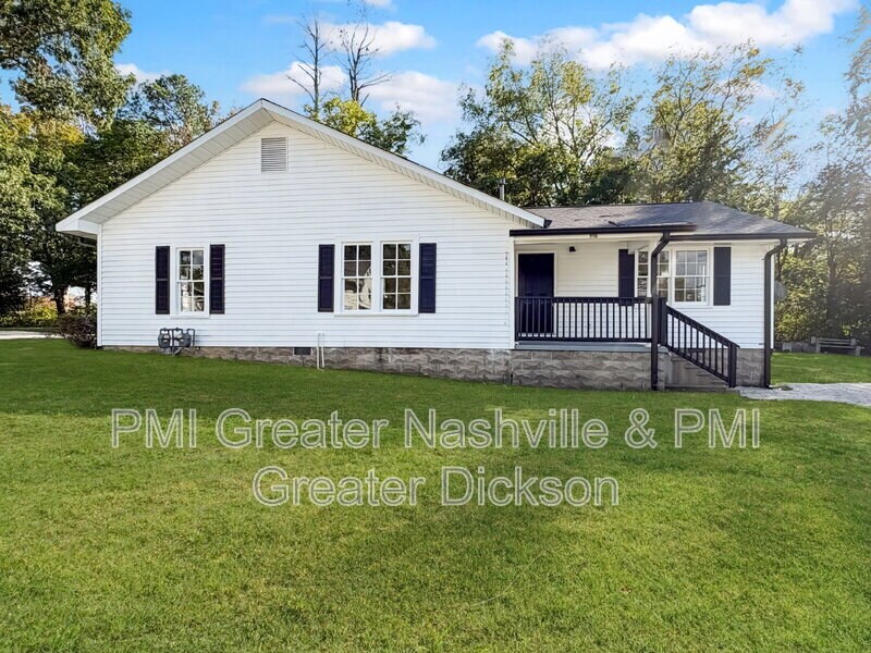 Primary Photo - 105 W Ray St