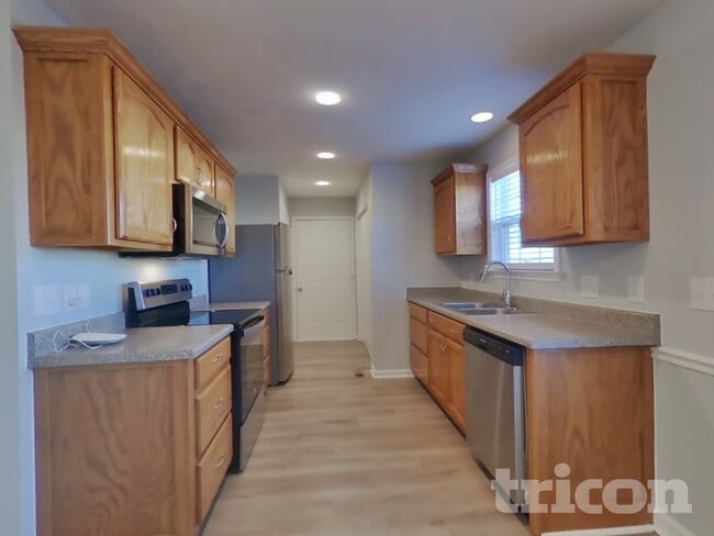 Building Photo - 1605 Mary Ct