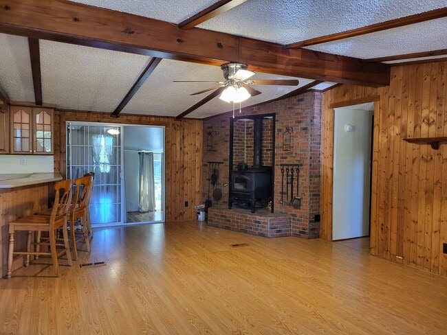 Building Photo - Doublewide with 3 car garage
