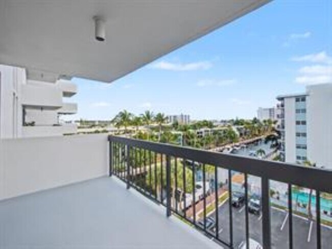 Foto del edificio - 4800 Bayview Dr