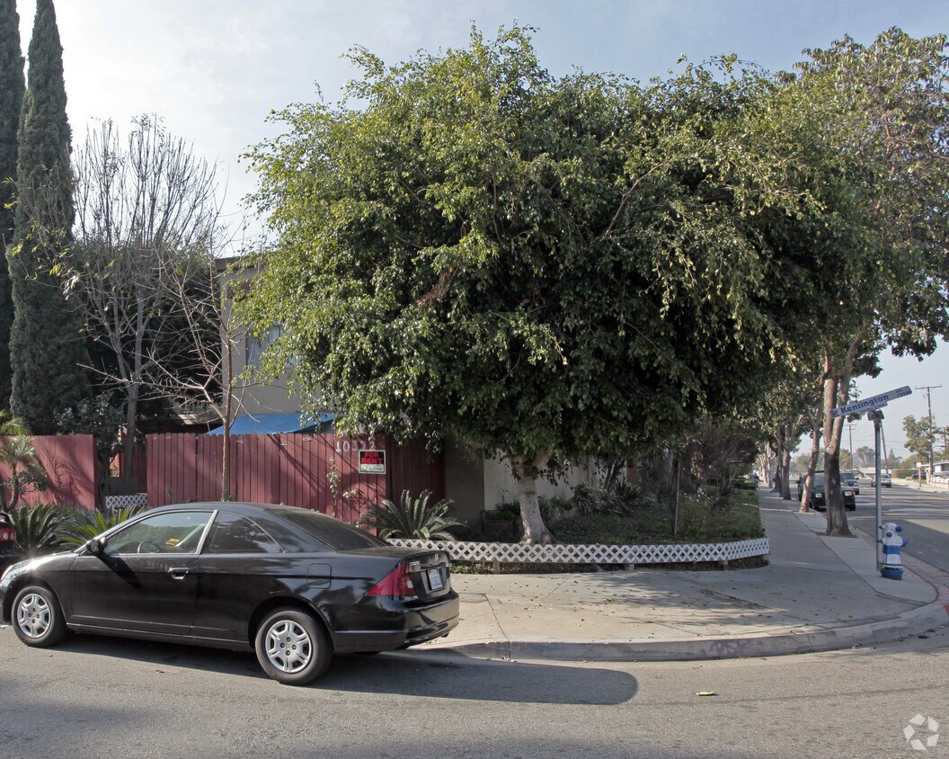 Building Photo - 10372 Lampson Ave