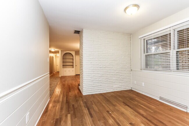 Foto del edificio - 7605 Kimberly Dr