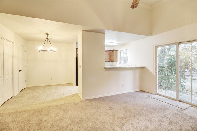 Foto del edificio - 1746 N Chestnut Ave