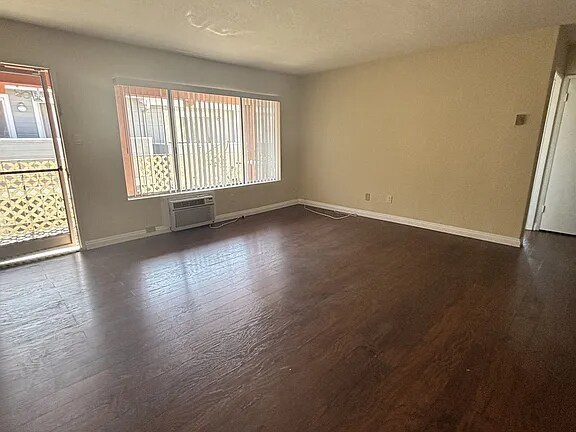 Foto del edificio - 6742 Western Ave