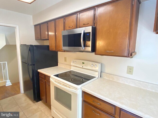 Building Photo - 922 S George Mason Dr