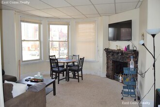 Building Photo - 879 Beacon St