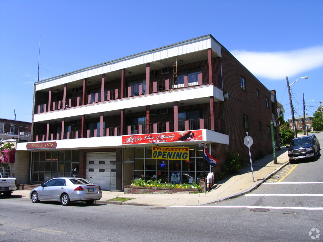 Building Photo - 220 Broadway