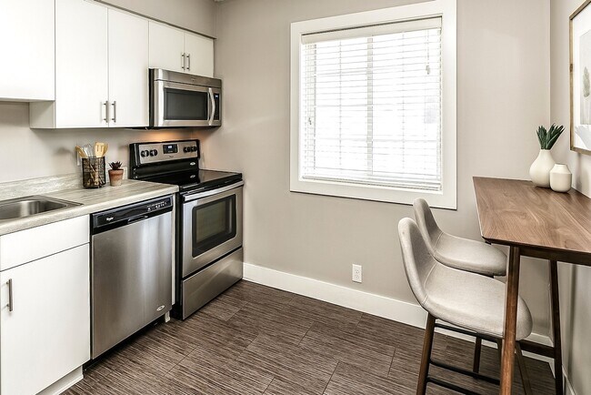 Building Photo - 3074 Mason Street, Unit 3