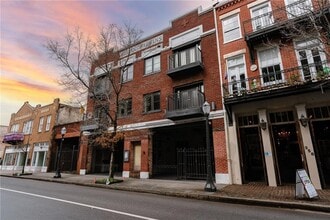 Building Photo - 360 Dauphin St
