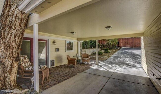 Building Photo - 448 S Marina St