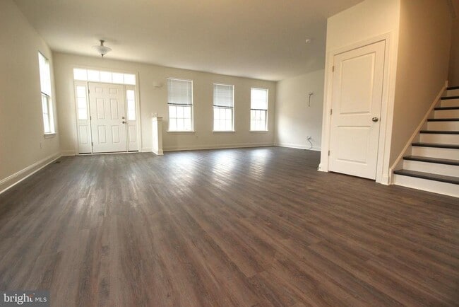 Foto del edificio - 851 Mapleton Ave