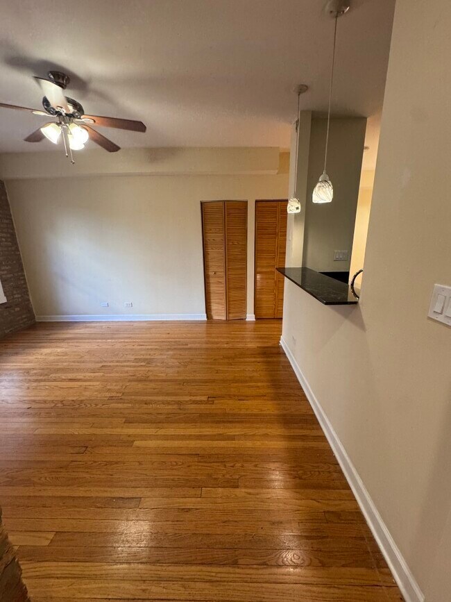 Foto del edificio - 1336 W Estes Ave