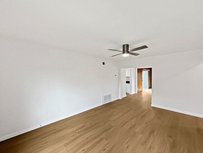 Foto del edificio - Charming 3BD/2BA House in Clairemont w/ W/...