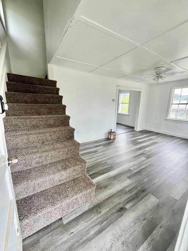 Building Photo - 105 N Ridge St