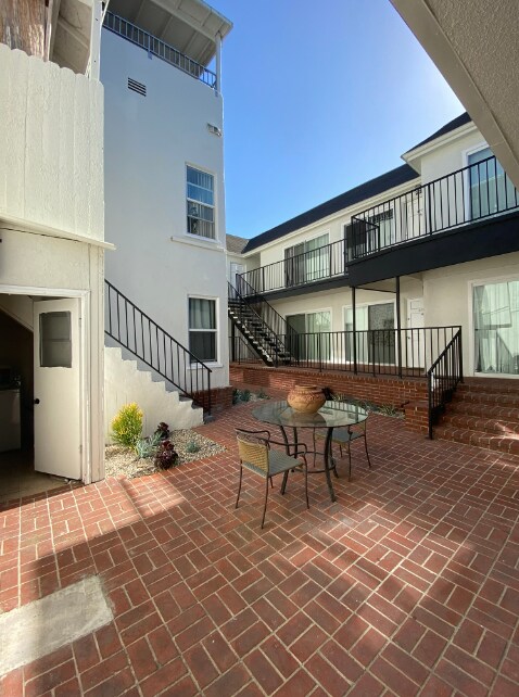 Foto del edificio - 473-491 S Roxbury Dr