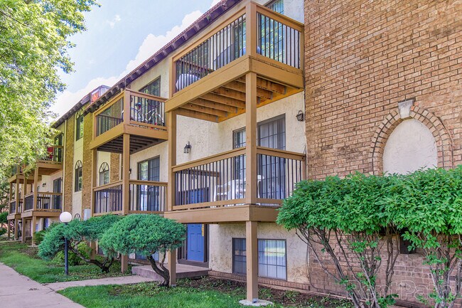Foto del edificio - El Chaparral Apartments