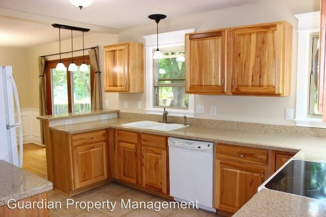 Building Photo - 3 br, 2 bath House - 711 Baxter St