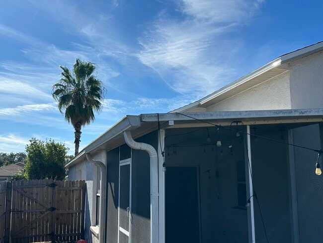 Foto del edificio - 6142 Lanshire Dr