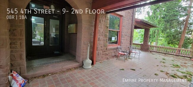 Building Photo - 2nd Floor: Studio / 1 Bathroom Apartment i...