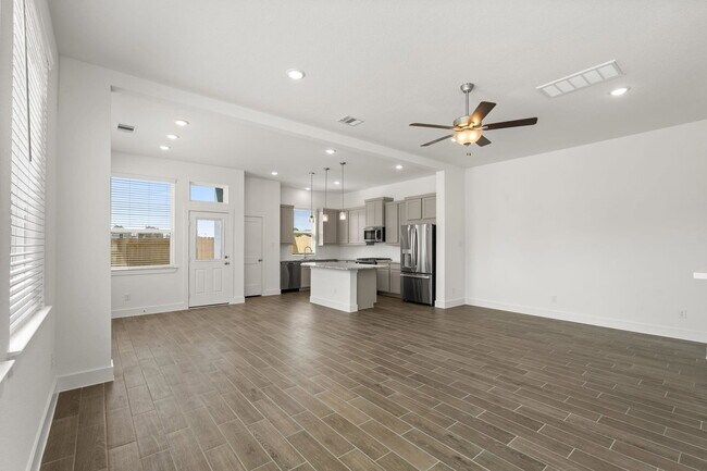 Foto del edificio - Park Hill Court, Stafford, TX 77477 - 3 BR 2.5 BA single-family home