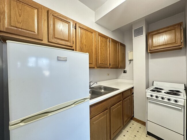 Foto del edificio - 4180 N Marine Dr