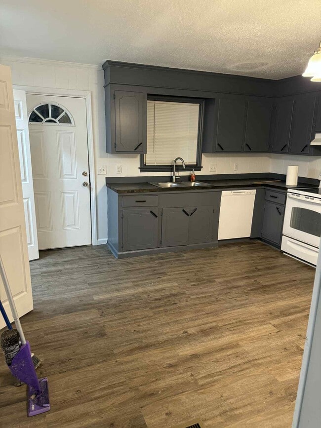 Kitchen - 18A Apple Valley Ct