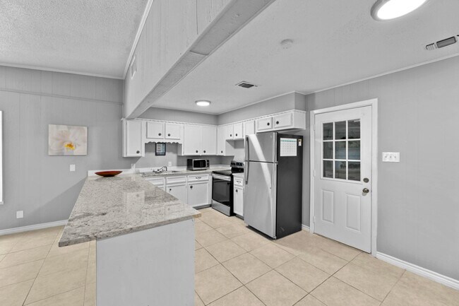 Foto del edificio - 5817 Hensley DriveBEDROOM 1C - 774908