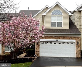 Building Photo - 211 Silverbell Ct