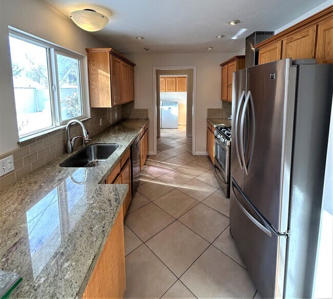 Foto del edificio - 3 Bedroom / 3 Bath Home in Millcreek