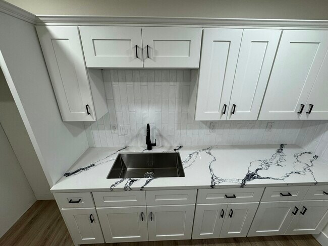 Foto del edificio - 2387 S Backer Ave